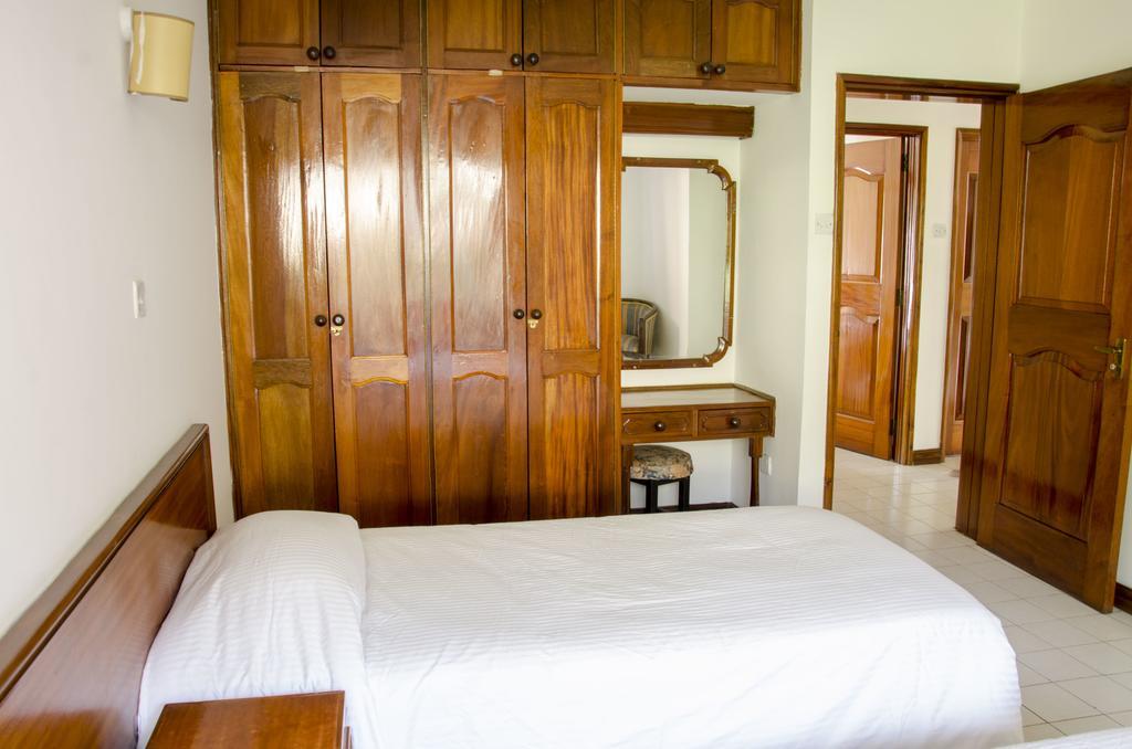 Golf Course Apartments Кампала Экстерьер фото