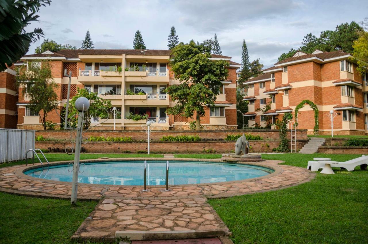 Golf Course Apartments Кампала Экстерьер фото